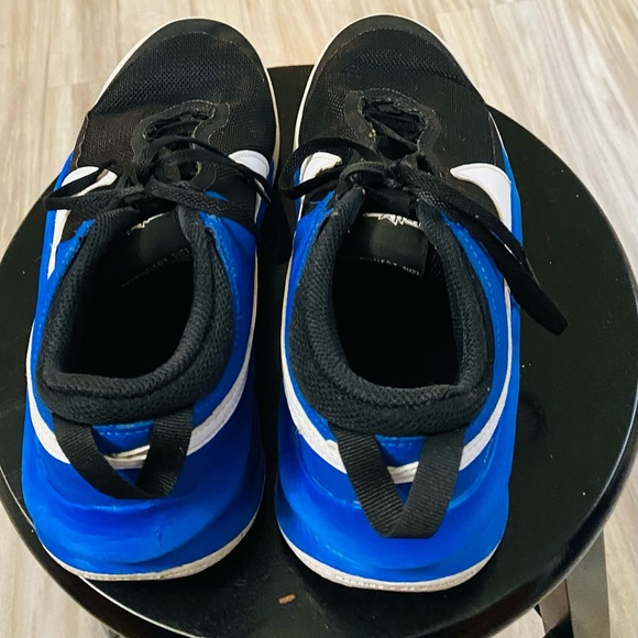 Nike kids Basketball shoes.Hustle D10CW6735.US 6.5.Black and blue.good condition - Picture 6 of 6